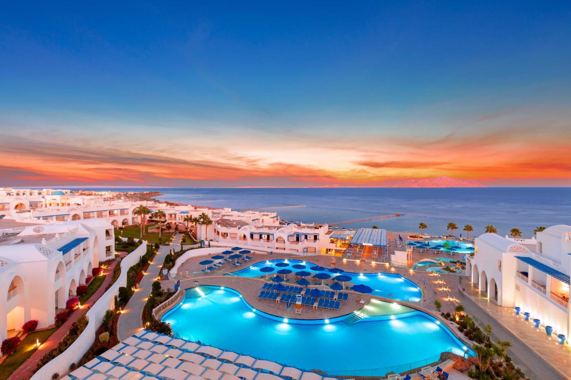 Pickalbatros Palace Sharm - "Aqua Park" Exterior foto Sunset at the Iberostar Grand Hotel at Playa del Inglés, Gran Canaria