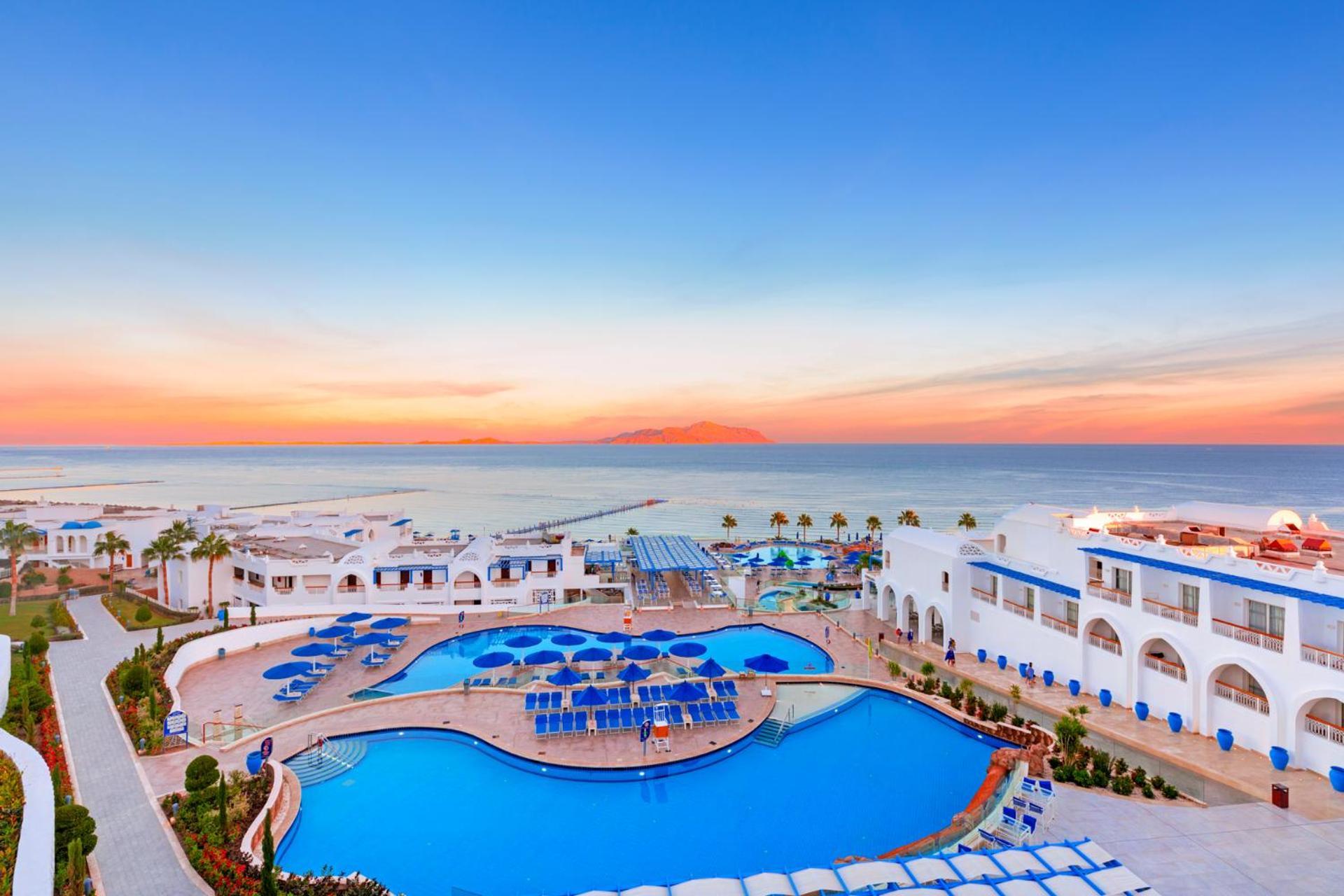 Pickalbatros Palace Sharm - "Aqua Park" Exterior foto Sunset at the Iberostar Grand Hotel Melia, in Playa de Palma, Mallorca, Spain
